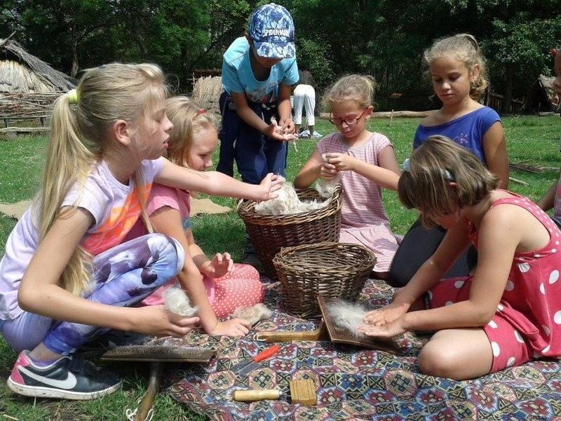 Archeoskanzen Březno – zpracování vlny na přízi