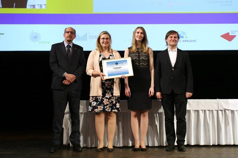 PhDr. Jiří Štěpán, Ph.D. (hejtman Královehradeckého kraje), Mgr. Eva Ševčíková (ředitelka Kulturního centra Bílovec, p. o.), Mgr. Martina Kovářová (tvůrce webu) a PhDr. Vít Richter (SKIP) (foto: Antonín Eliáš, Triada)