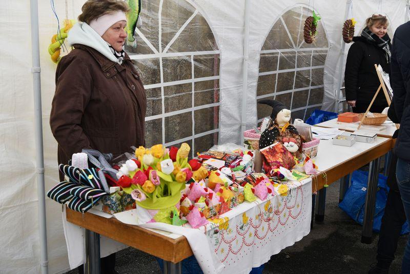 Šité tulipánky a slepičky (foto: Eva Hodíková, Národní knihovna ČR)