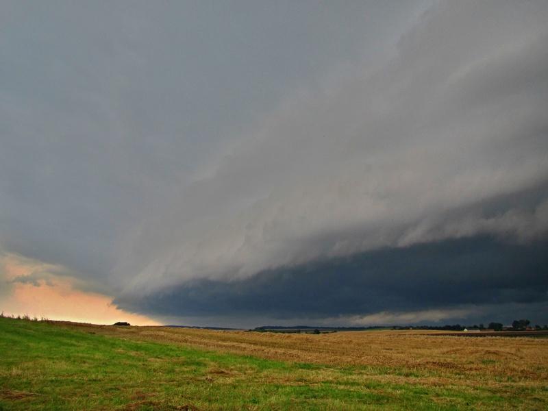 Větrná smršť nad Mokrým (foto: Dagmar Honsnejmanová)