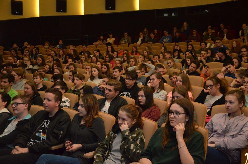 Studenti na besedě