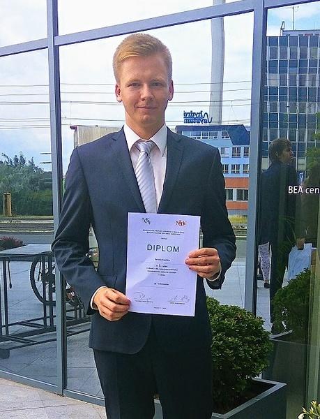 Daniel Krejčí s diplomem ze SOČ