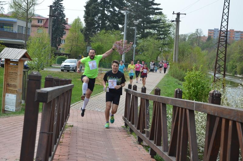 Průběh Panskou zahradou přes řeku Bečvu