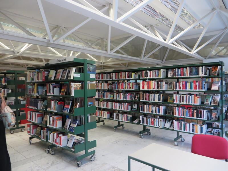 Knihovna Perchtolsdorf – oddělení pro dospělé čtenáře