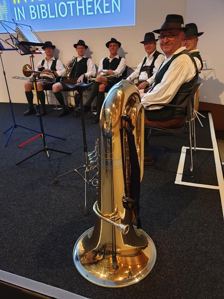 Zahajovací ceremoniál v Kongresovém centrum města Štýrský Hradec