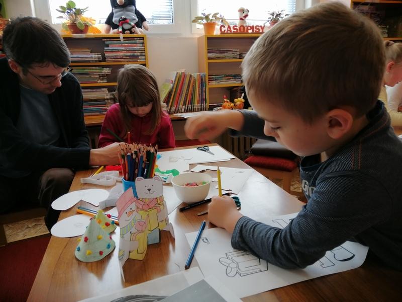 Vánoční tvoření a soutěže v dětském oddělení